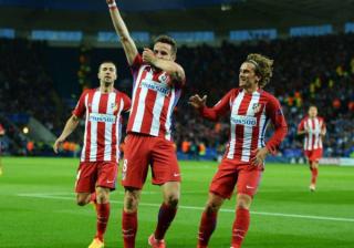 爱游戏体育-包含马拉松赛场再起风云：南城鲨队队险胜漠南独角兽队，赛场气氛火爆豪门底蕴再次显现的词条